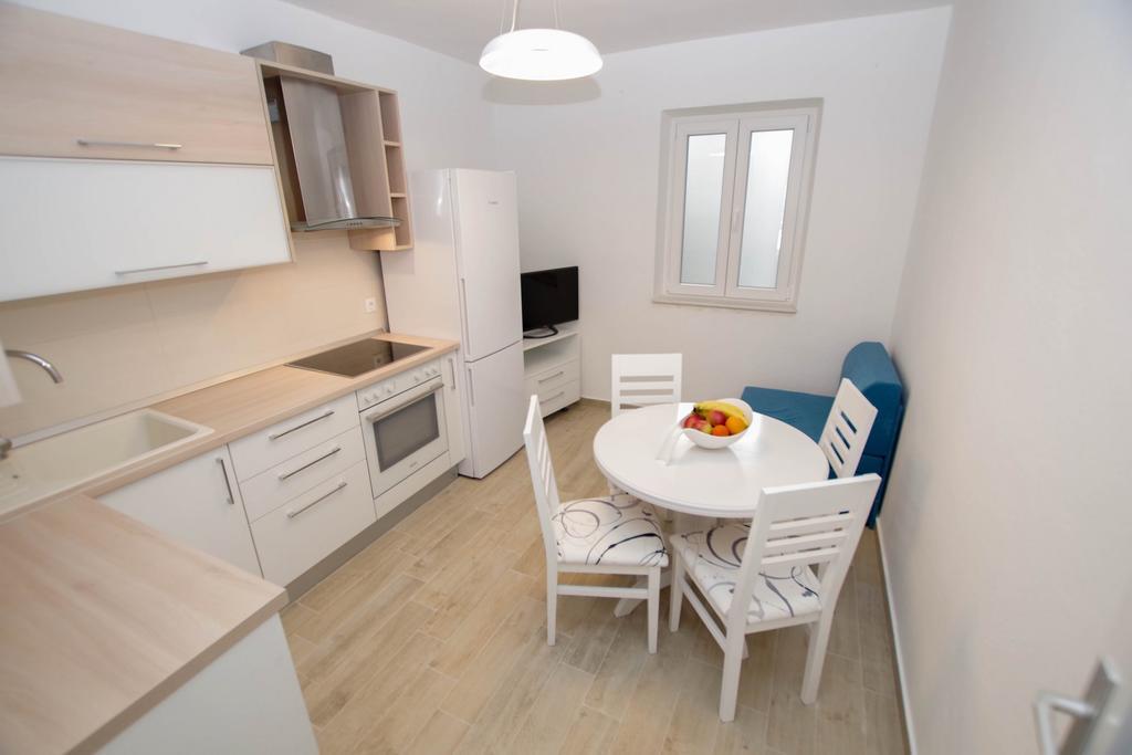 Apartments Jagoda Макарска Екстериор снимка
